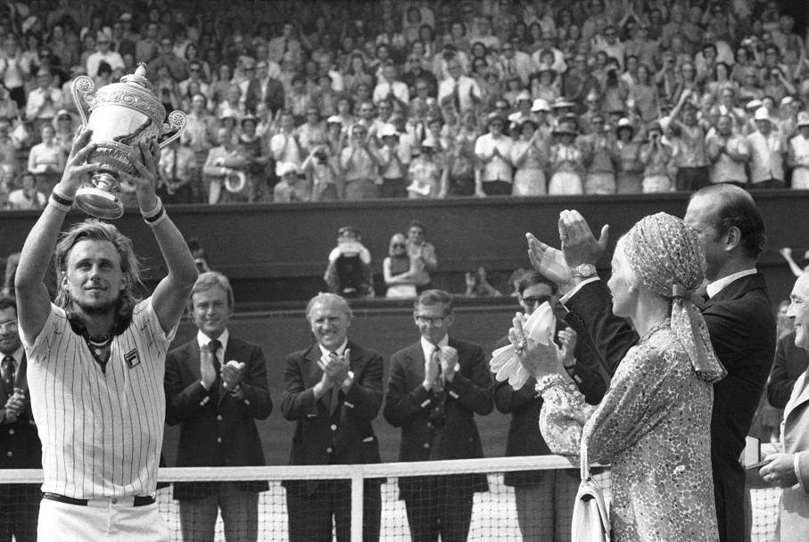 Marzo 1976: Bjorn Borg conquista il primo trofeo di Wimbledon contro Ilie Nastase: 6-4 6-2 9-7
